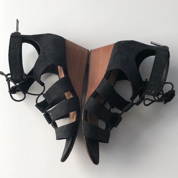 UGG Yasmin Snake Gladiator Wedge Black Leather Sandal Size 7 - Picture 5 of 10